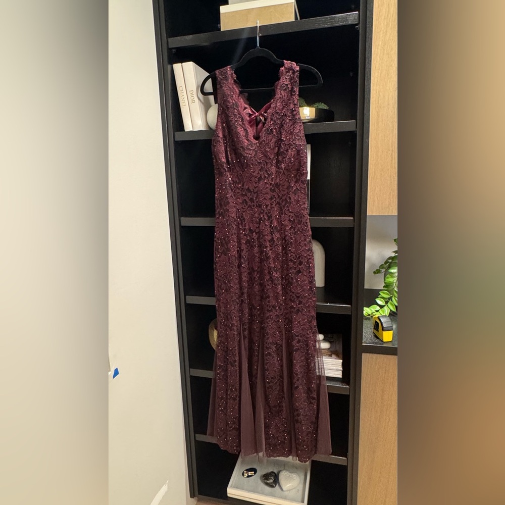 Burgundy Candalite Formal Gown Dress Lace, Tulle and Sequin Size Medium